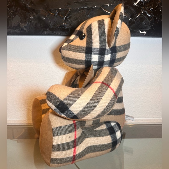NewBURBERRY Thomas Bear Large Cashmere Item Number 80651931 Regular Price $3,490 - Picture 10 of 13